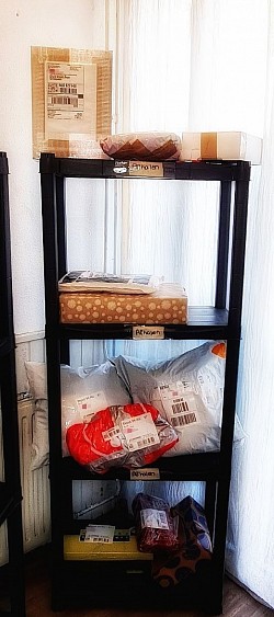 Stelling vol pakketten